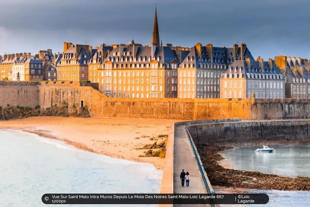 T4 Lumineux Et Spacieux Intra-Muros Proche Plages Saint-Malo Francja